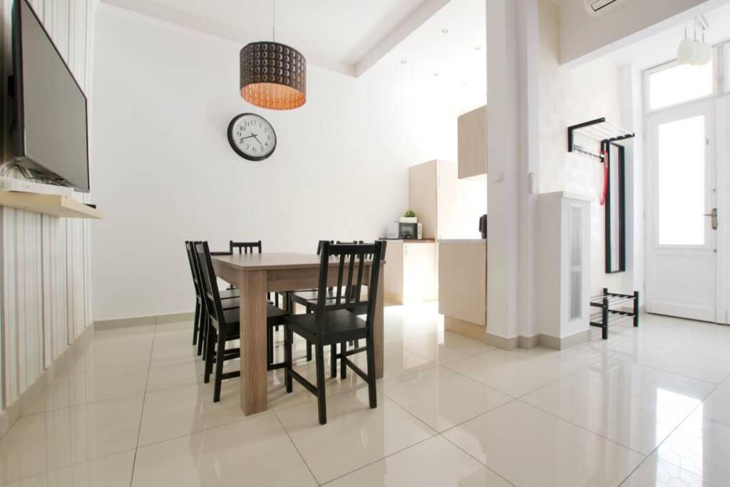 Premium Apartment By Hi5-Vaci Str. 3 Bedroom Budapest Eksteriør bilde