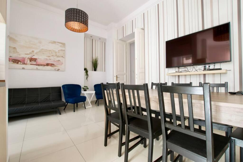 Premium Apartment By Hi5-Vaci Str. 3 Bedroom Budapest Eksteriør bilde