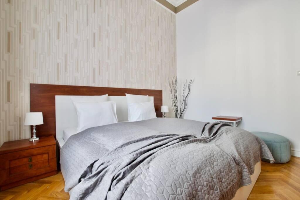 Premium Apartment By Hi5-Vaci Str. 3 Bedroom Budapest Eksteriør bilde